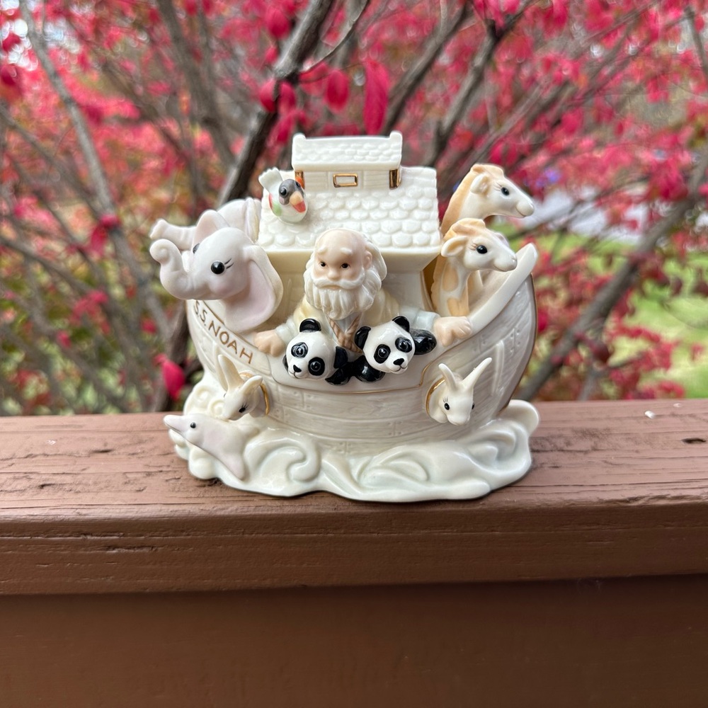 Discontinued Lenox "Noah's Ark Collection" coin bank 🏦